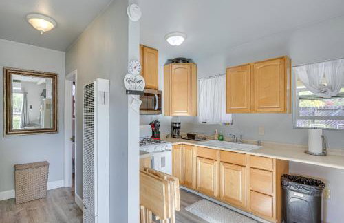 2 Mi to Dtwn Atascadero! Cozy Cottage with Yard - Foto 10