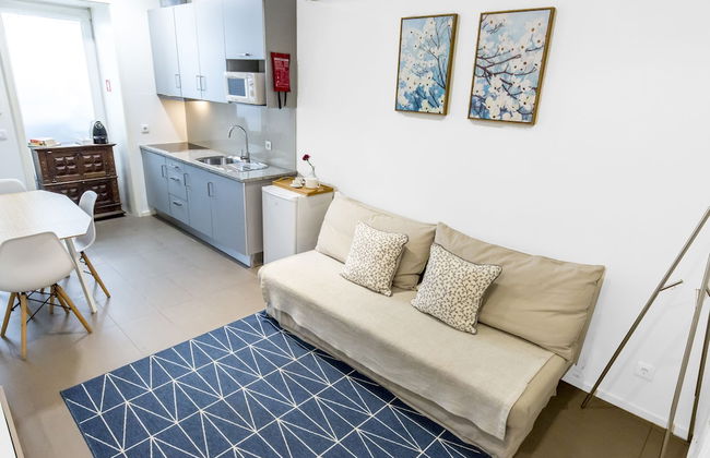 Bright 3BR Flat w/ AC in City Center by LovelyStay - Photo 53