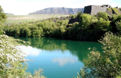 Welsh holiday home sleeps 5 close to beaches & mountains - Photo 32