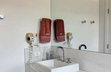 Casa de Luxo com Enxoval Completo, 4 Quartos, Área Gourmet, Piscina, Academia, Quadra Particular, Lago e Vista Privilegiada - Photo 79