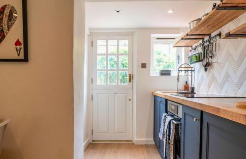 Cosy 2BD Cottage in Oxfordshire - Near Daylesford! - Photo 36