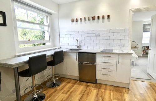 Welcome to Hazelwood, The Mount Somerton Apartment - modern and fully equipped, Private off-street parking, Near Glastonbury Tor, The spectacular Wells Cathedral, Stourhead, Sherborne Abbey, Millfield School, Clark's Village - Foto 20