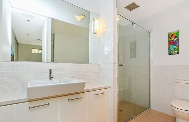 Breeze Beachfront Apartment no 1 - First Floor - Photo 11