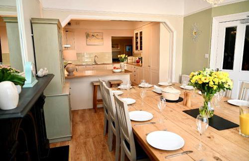 Bay View, Sleeps 18, 7 Bedrooms, 7 Bathrooms, Seafront, Criccieth - Foto 6