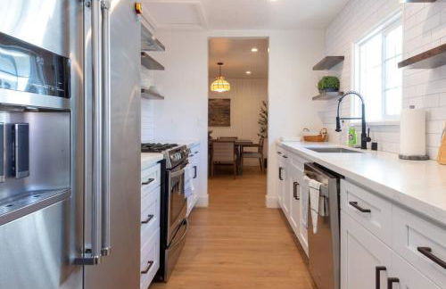 1970s Style Cozy Home with Fireplace Yard and Hot Tub - Foto 31