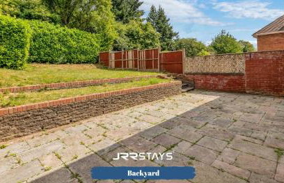 Dudley - Stylish 3 Bedroom Sleeps 6 Wi-Fi - JRR Stays - Foto 6