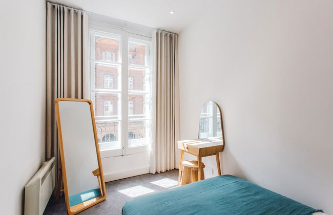 2 Bed Apartment Right on Trafalgar Square - Photo 17