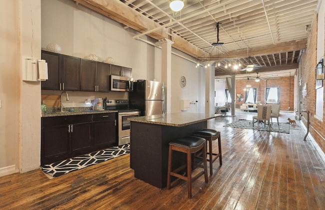 Queen G Investments 1 Bedroom Apts by RedAwning - Foto 5