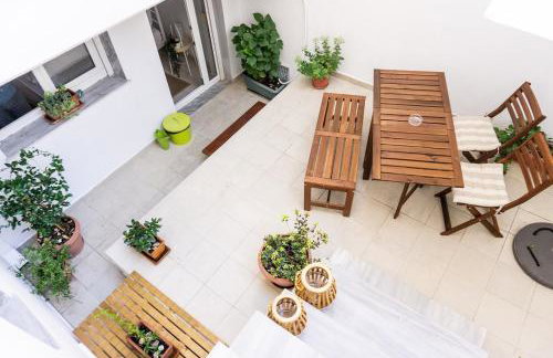 Dimitra's cosy studio in old town with backyard - Foto 9