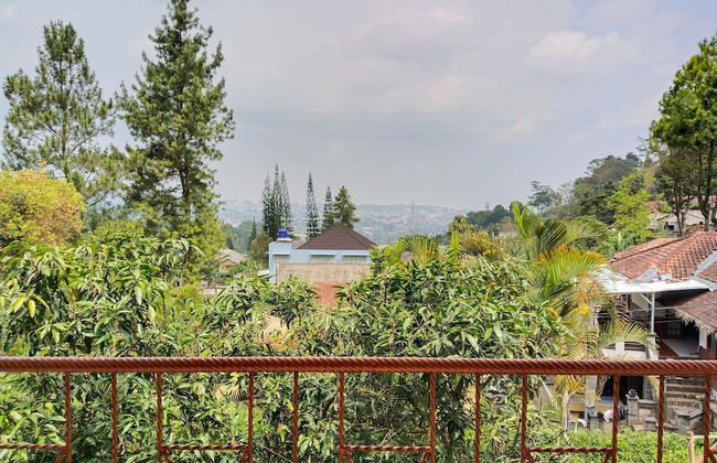 Villa Yustisia Curug 7 Cilember - Foto 36