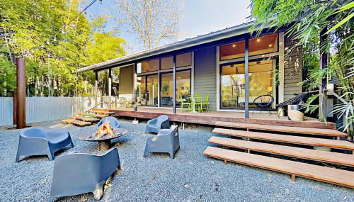 Love Escape - Photo 1