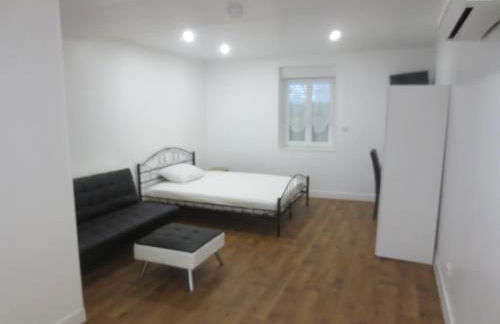 Appartements et studios meublés au centre ville d'Ouzouer Sur Loire - Photo 1