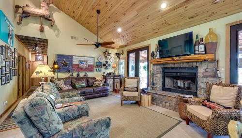 Flag Hole Riverfront Cabin Near Local Attractions! - Foto 4