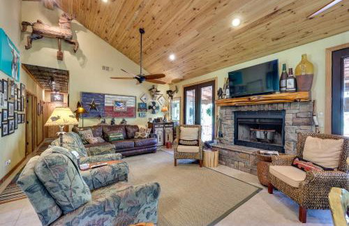 Flag Hole Riverfront Cabin Near Local Attractions! - Foto 4