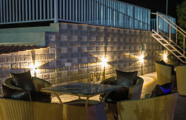 ELIVAAS 5 BHK With Pvt Pool - Zenora - Foto 68