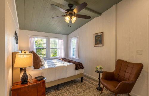 Cozy Spring Night HotTub Firepit PetFriendly Patio - Foto 28