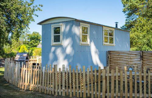 The Hideaway Hut - 1 Bed Shepherds Hut - Hereford - Photo 39