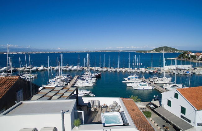 Good Life, Luxury Seafront Apartment - Photo 29