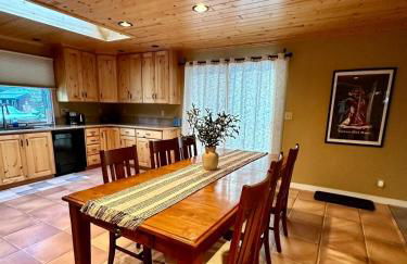 Chamberland retreat-Hot Tub, Pool Table, Movie & Ski - Photo 11