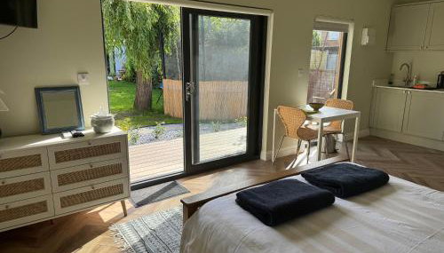 Gorgeous studio! - Photo 5