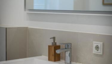 Hochwertige Altbauwohnung im modernen Stil in Wiesbaden - Küche - Terrasse - WLAN - Zentral - Foto 3