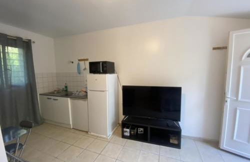 Apartment Sleeps 2 with On-Site Parking - Foto 10