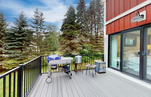 Red Barn & Blueberries - Photo 2