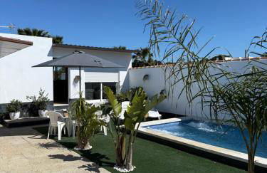 Apartamento con piscina y jardín - Foto 1