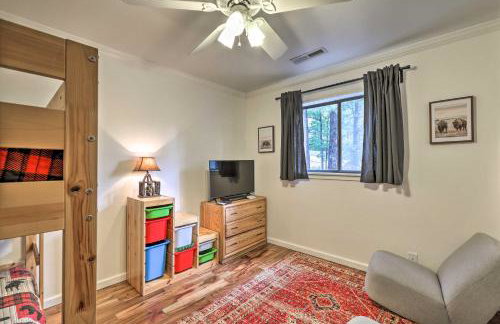 Hot Tub and Patio Pet-Friendly Cabin in Munds Park! - Foto 21