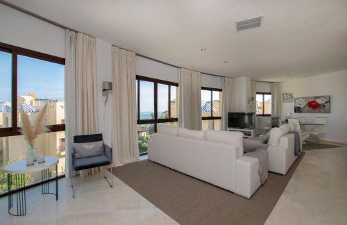 Bellavista Marbella - Stunning Beachside Luxury Penthouse Apartment - Photo 20