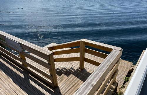 Lakeside Holiday Home with Hot Tub - Foto 14