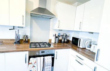 City Centre house for Family, Group & Contractor Stay - Sleeps Upto 9 Guests with Free Parking - Foto 59