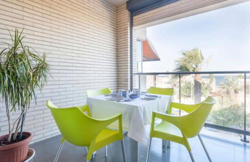 Confortable Beach Appartment with Views to the Sea - Photo 1