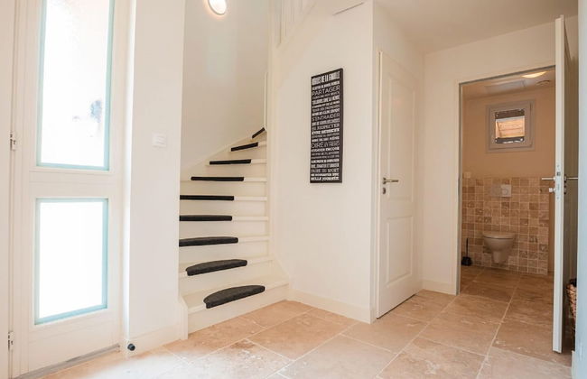 Spacious and Modern Villa With Large Garden and BBQ Area - Foto 16