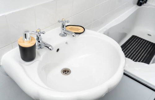 Contractor Friendly 4 Bedroom House in Hemsworth with 6 Beds and Garden - Foto 19