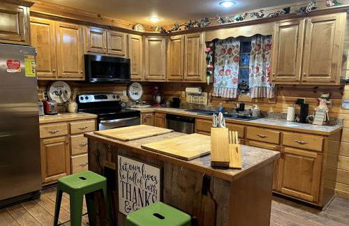 Spacious Camping Cabin Perfect for Families in the Blue Ridge Mountains of Georgia - Foto 3