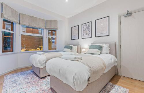 Chester Manor - 5 BR - Sleeps 10 - Free Parking - Foto 27