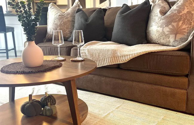 French Inspired Stay Fireplace Coffee bar Cozy - Foto 3