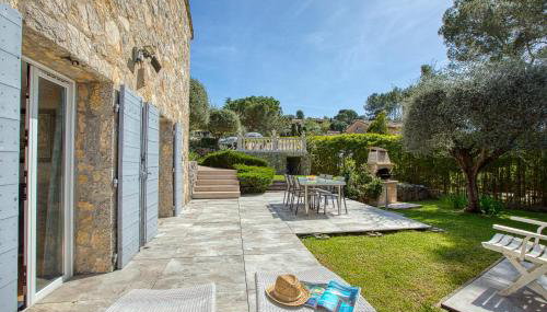 Gîte LES PINS climatisé piscine jardin parking - Foto 2, Garden, Garden view