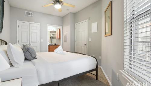 West Campus Accommodations Pool and King Bedrooms - Foto 2