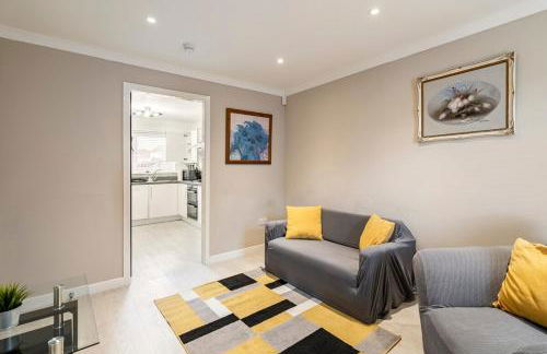 Superb 3 Bed Home Away from Home in Glasgow, just off M8 with free parking - Foto 18