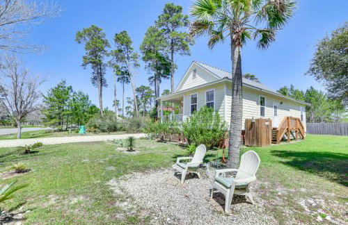 Lovely Carrabelle Home with Lake Views and Pool Access - Foto 20