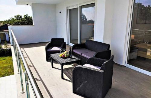 New Villa with Pool - Foto 36