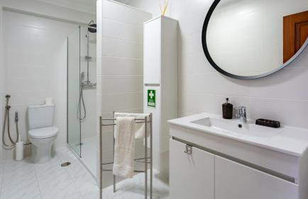 Bright 1BDR Apartment W/Balcony by LovelyStay - Foto 8