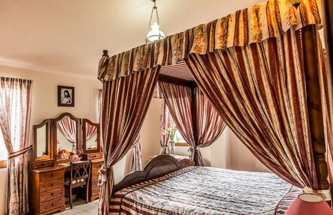 Remarkable 5-bed Villa in Miliou Village Paphos - Foto 4