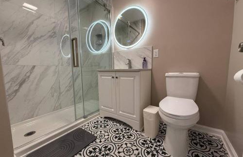 Riverview Walk to Falls Newly Renovated 4 BDRMS - Foto 11