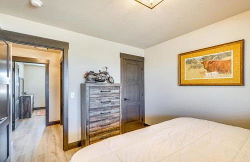 Balcony and Views Sturgis Twin Peaks Cabin - Foto 10