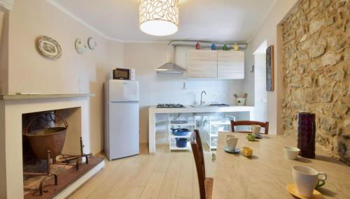 2 Bedroom Lovely Apartment In Gombitelli - Foto 4