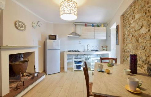 2 Bedroom Lovely Apartment In Gombitelli - Foto 4