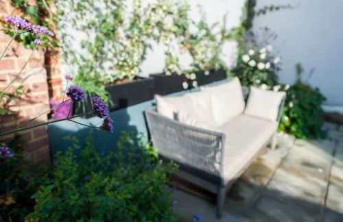 Charming Tudor riverside house - Foto 18